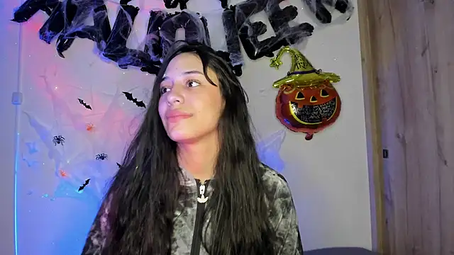 Snapshot of TANIA_06 chatting on November 1, 1:59 pm TANIA 06 online show from November 1, 1:59 pm