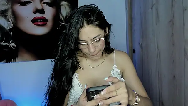 Snapshot of TANIA_06 chatting on October 24, 1:18 pm TANIA 06 online show from October 24, 1:18 pm