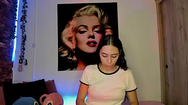 Snapshot of TANIA_06 chatting on October 15, 1:03 pm TANIA 06 online show from October 15, 1:03 pm