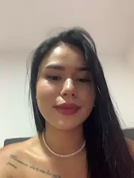 Snapshot of Emily-Carter chatting on October 31, 3:19 am Emily-Carter online show from October 31, 3:19 am