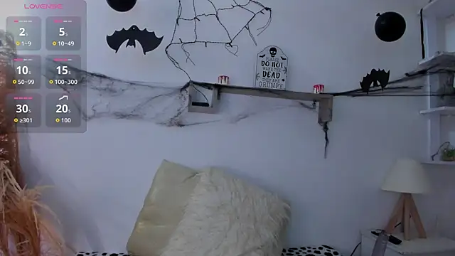 Snapshot of emily-777 chatting on October 20, 9:18 pm emily-777 online show from October 20, 9:18 pm