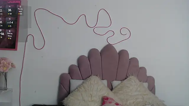 Snapshot of emily-777 chatting on September 17, 10:41 pm emily-777 online show from September 17, 10:41 pm