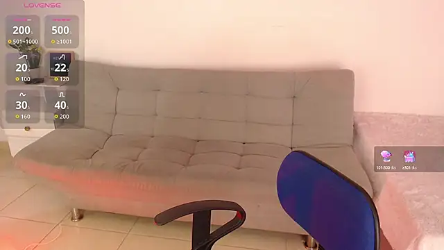 Snapshot of emily-777 chatting on October 12, 12:35 am emily-777 online show from October 12, 12:35 am