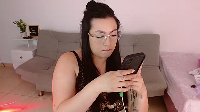 Snapshot of emily-777 chatting on October 8, 11:42 pm emily-777 online show from October 8, 11:42 pm