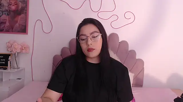 Snapshot of emily-777 chatting on September 8, 7:57 pm emily-777 online show from September 8, 7:57 pm