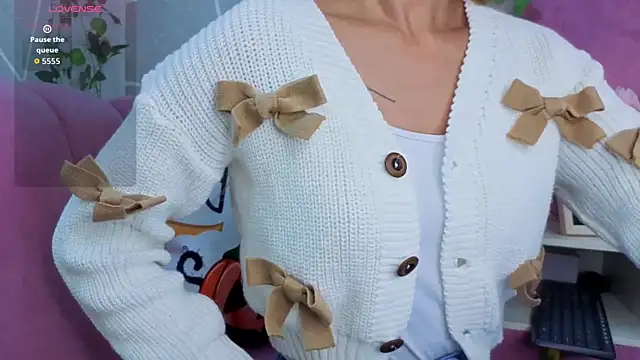 Snapshot of EmmyCortez chatting on October 10, 11:48 am EmmyCortez online show from October 10, 11:48 am