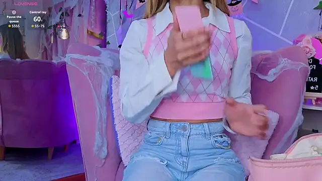 Snapshot of EmmyCortez chatting on October 30, 11:55 am EmmyCortez online show from October 30, 11:55 am