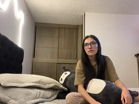 DesireLuxe online show from December 22, 9:01 am