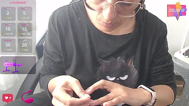 Snapshot of Sexyqueen_mature_ chatting on October 19, 5:15 pm Sexyqueen mature  online show from October 19, 5:15 pm