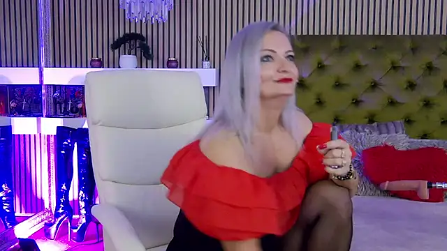 Snapshot of LadyTouch chatting on October 3, 1:22 am LadyTouch online show from October 3, 1:22 am