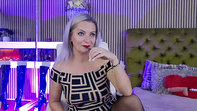 Snapshot of LadyTouch chatting on September 23, 12:53 am LadyTouch online show from September 23, 12:53 am