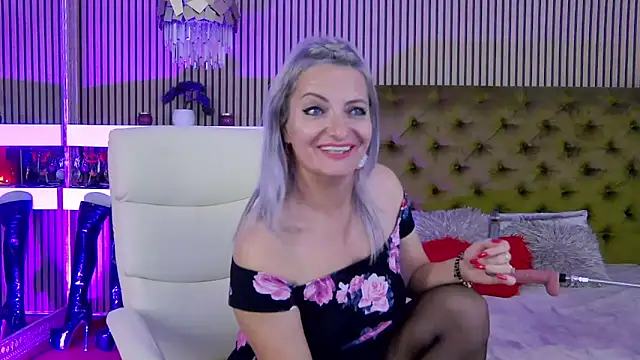 Snapshot of LadyTouch chatting on October 23, 11:44 pm LadyTouch online show from October 23, 11:44 pm