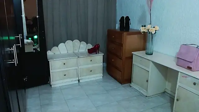 EngelCristaly online show from December 20, 4:05 am