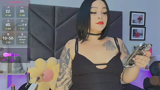 Carlaguzman  online show from January 14, 3:50 pm