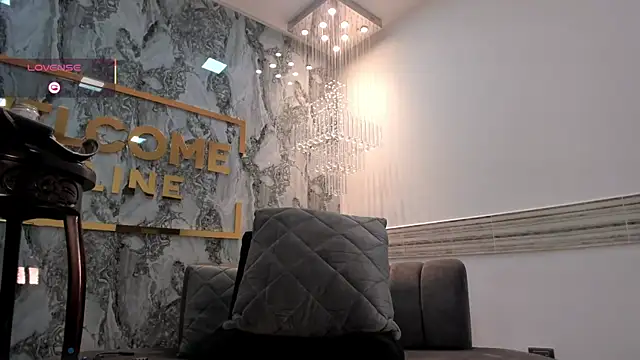 Theravenlux online show from December 2, 8:22 pm