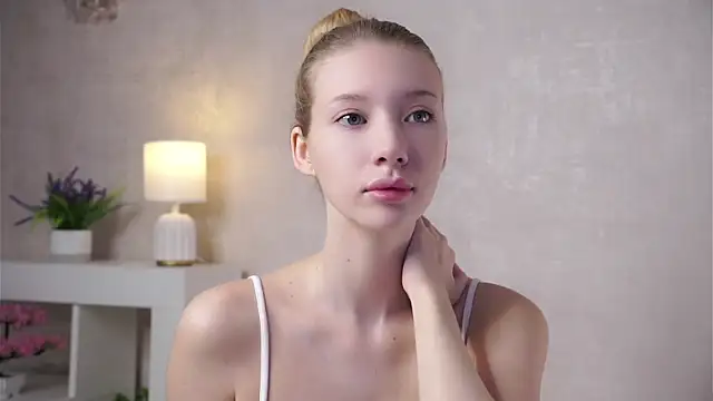 SunnivaCovil online show from May 28, 2:37 pm