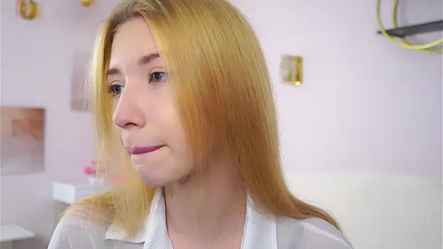 SunnivaCovil online show from February 10, 2:42 pm