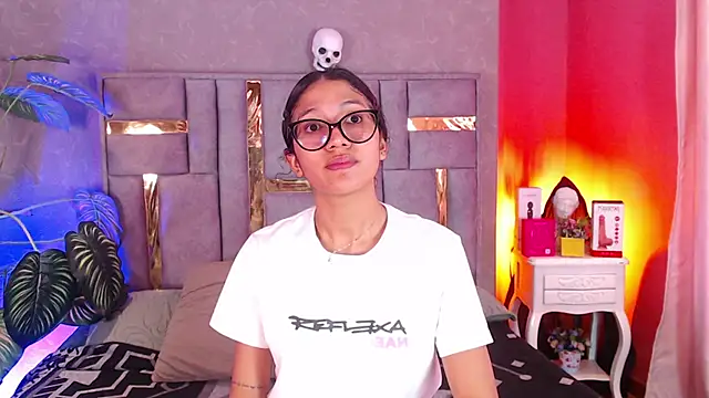 Tyla Ks online show from October 14, 7:27 pm