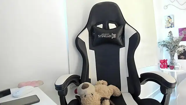 agaataa  online show from January 31, 8:51 pm