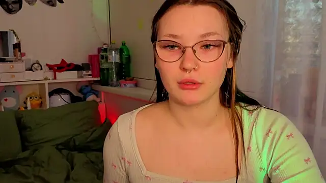 milliedoll online show from October 12, 8:50 am