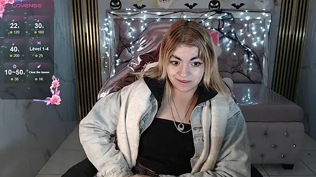 Snapshot of lili_conor_s chatting on October 15, 4:04 am lili conor s online show from October 15, 4:04 am