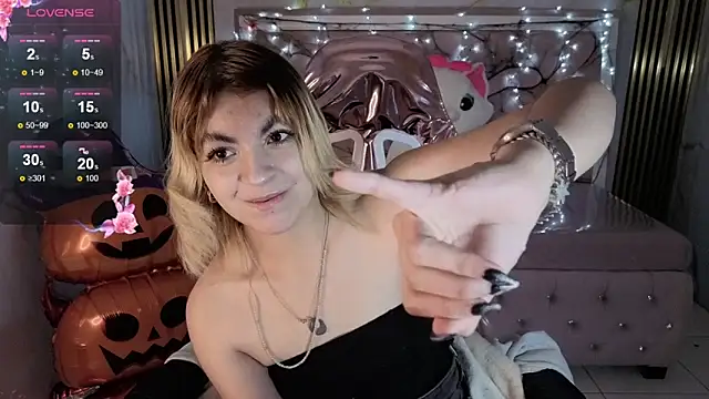 Snapshot of lili_conor_s chatting on October 29, 4:17 am lili conor s online show from October 29, 4:17 am