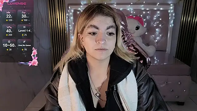 Snapshot of lili_conor_s chatting on November 2, 3:43 am lili conor s online show from November 2, 3:43 am