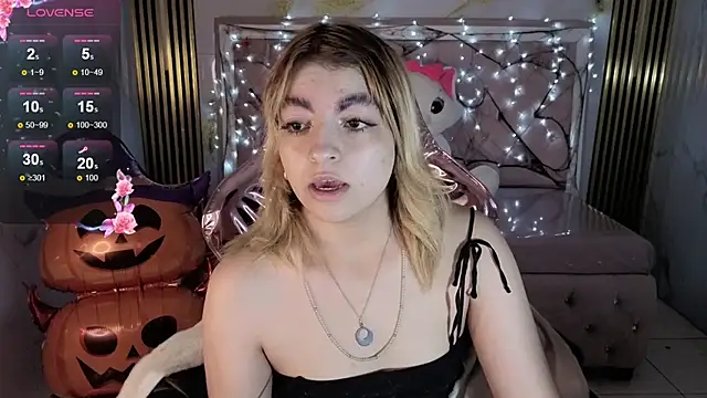 Snapshot of lili_conor_s chatting on October 28, 4:07 am lili conor s online show from October 28, 4:07 am