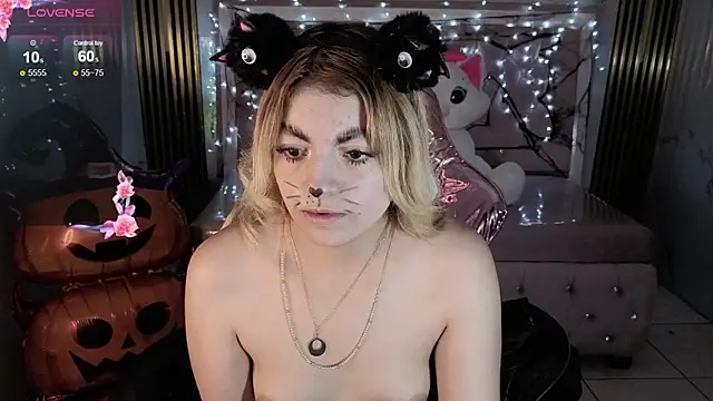 Snapshot of lili_conor_s chatting on October 31, 4:36 am lili conor s online show from October 31, 4:36 am