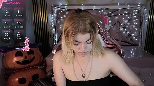 Snapshot of lili_conor_s chatting on October 17, 4:27 am lili conor s online show from October 17, 4:27 am