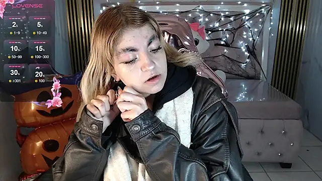 Snapshot of lili_conor_s chatting on October 21, 3:54 am lili conor s online show from October 21, 3:54 am