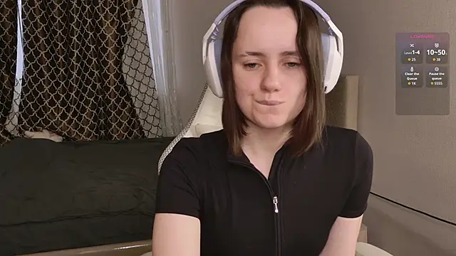 Snapshot of Luna_Loveee chatting on October 20, 4:15 am Luna Loveee online show from October 20, 4:15 am