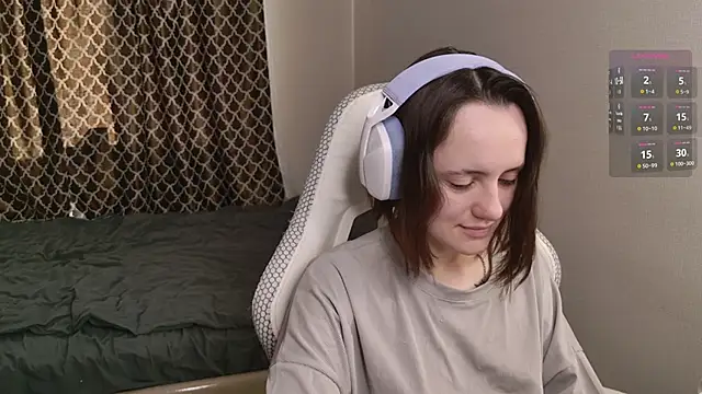 Snapshot of Luna_Loveee chatting on September 24, 5:06 am Luna Loveee online show from September 24, 5:06 am