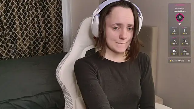 Snapshot of Luna_Loveee chatting on September 29, 5:45 am Luna Loveee online show from September 29, 5:45 am