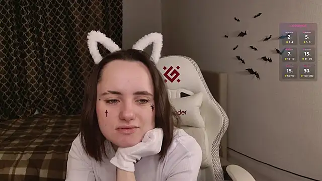 Snapshot of Luna_Loveee chatting on October 31, 4:25 am Luna Loveee online show from October 31, 4:25 am