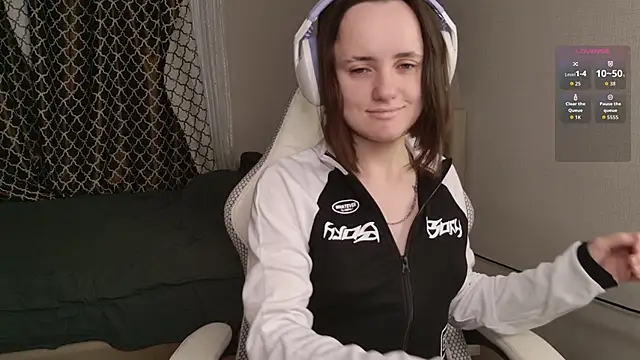 Snapshot of Luna_Loveee chatting on October 23, 3:45 am Luna Loveee online show from October 23, 3:45 am