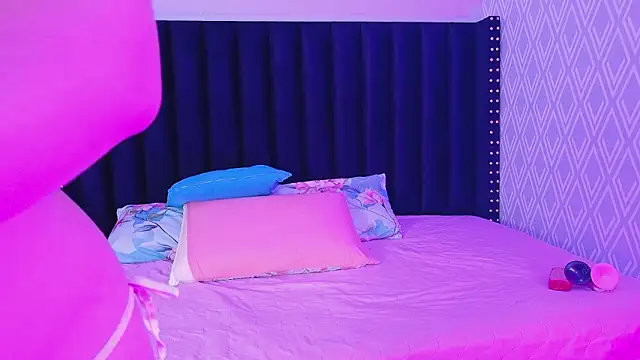 innocenthazel online show from March 18, 3:00 am