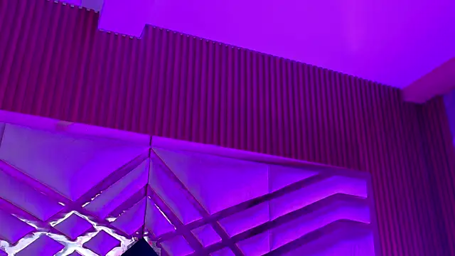 innocenthazel online show from April 4, 2:54 am