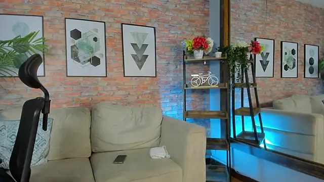 Lucia Brown  online show from October 20, 2:20 pm