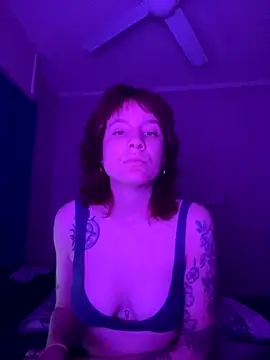 donnahouse online show from September 25, 1:37 am