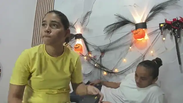 ElizaAndQuisha online show from October 28, 1:28 pm