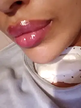 Snapshot of Sexlove1xo chatting on October 29, 10:56 pm Sexlove1xo online show from October 29, 10:56 pm