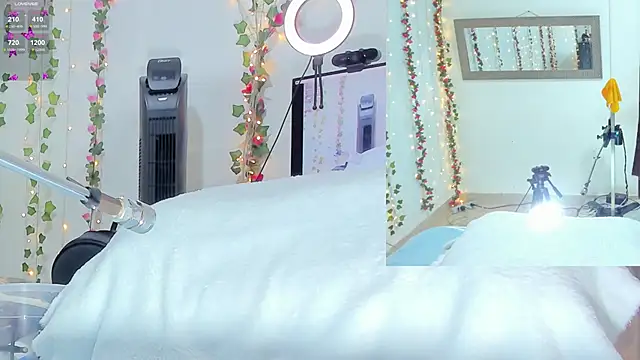 Snapshot of Genesis_Love__ chatting on October 28, 9:26 am Genesis Love online show from October 28, 9:26 am