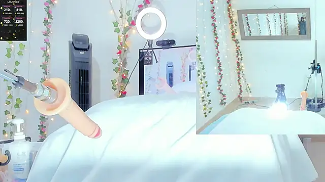 Snapshot of Genesis_Love__ chatting on October 21, 9:24 am Genesis Love online show from October 21, 9:24 am