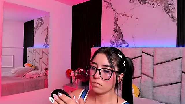 Ibbiebennett online show from October 19, 4:14 am