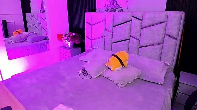 Ibbiebennett online show from October 18, 4:04 am