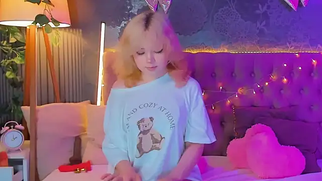 EmilyAngells online show from April 2, 5:49 am