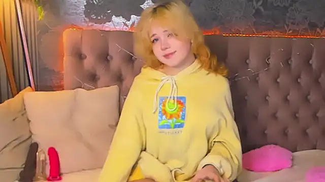 EmilyAngells online show from February 17, 7:29 am