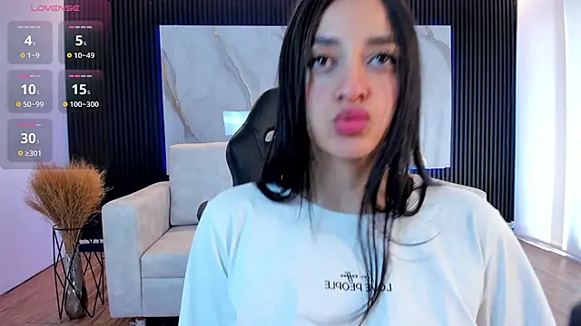 Ivaannaa  online show from October 8, 2:32 pm