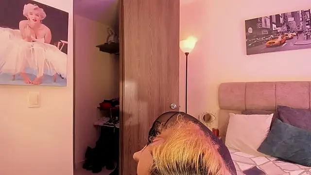 Snapshot of ScarletThompsonx chatting on November 1, 3:43 am ScarletThompsonx online show from November 1, 3:43 am